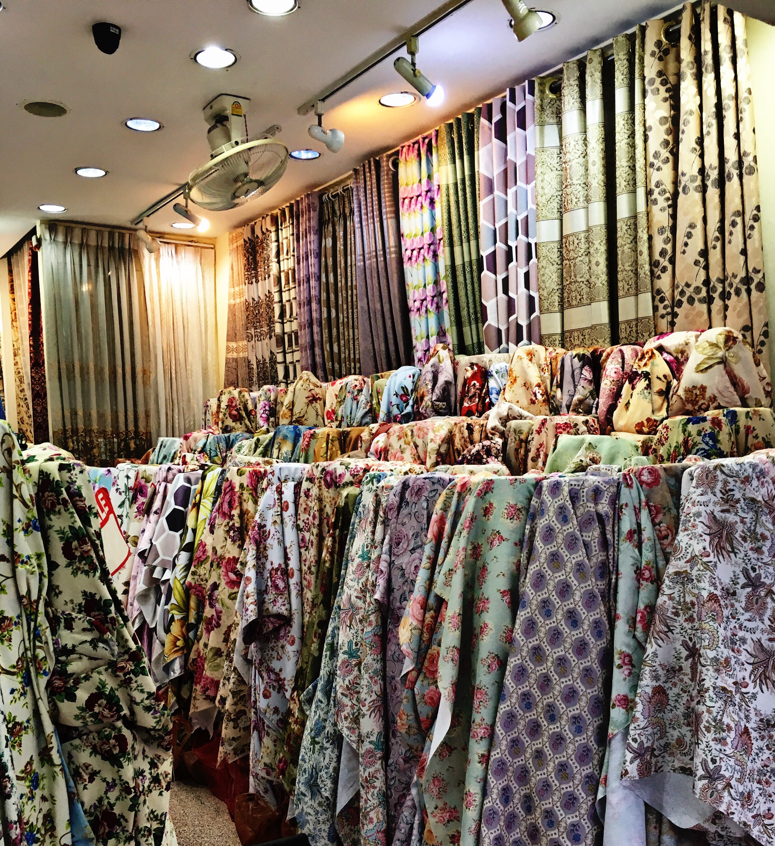 ร้านผ้าม่าน ผ้าตัดเย็บม่าน ผ้าม่านสวย ผ้าทำม่าน พาหุรัด คุณภาพเกรด เอ ราคาถูก ร้านขายผ้าทำม่าน